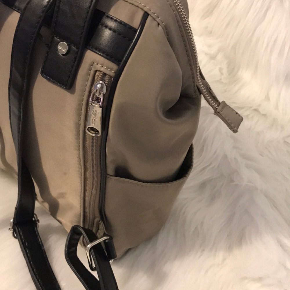 Backpack - Picture 3 of 8